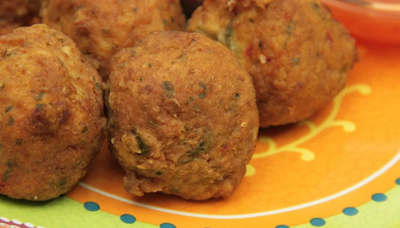 Accras de poulet à la noix de coco