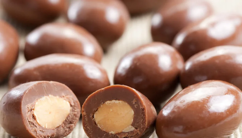 Amandes enrobées de chocolat au lait