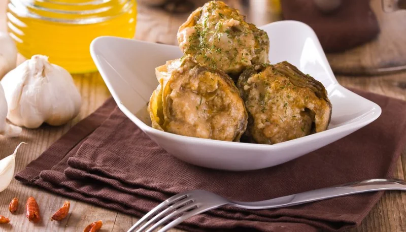 Artichauts gratinés à la farce de veau