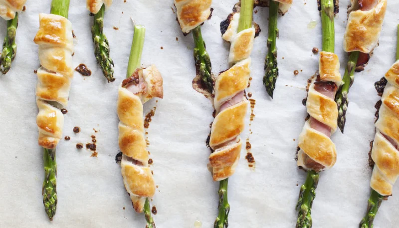 Asperges feuilletées au jambon cru