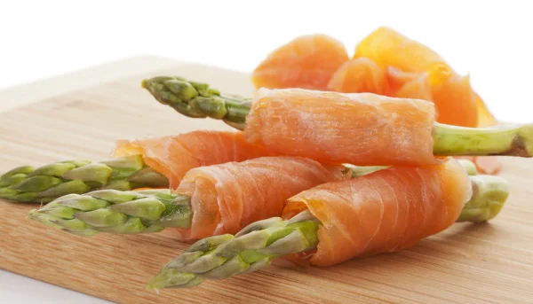 Asperges rôties au saumon fumé