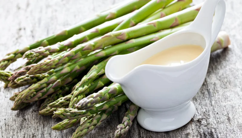 Asperges sauce mousseline