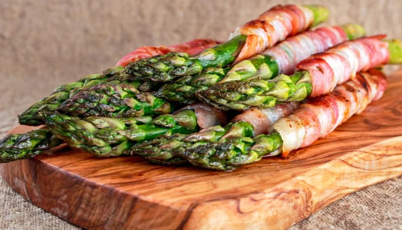 Asperges vertes au lard