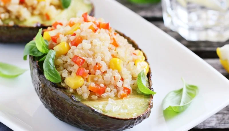 Avocats farcis au quinoa