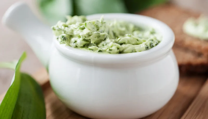 Beurre de roquette et parmesan