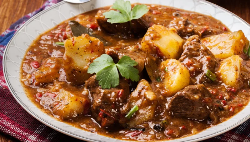 Boeuf mijoté aux oignons