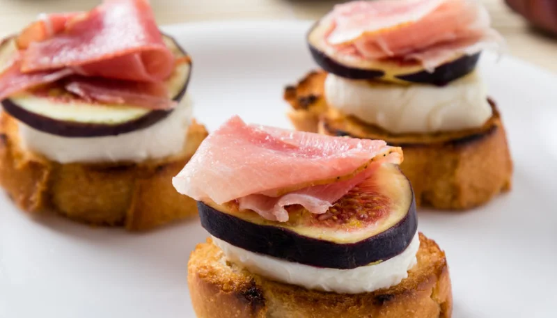 Bouchées mozzarella, figue et jambon