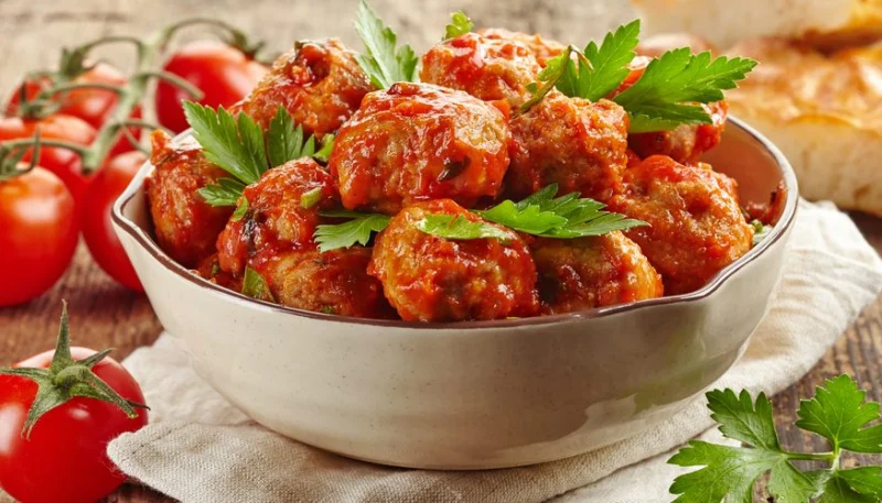 Boulettes d'agneau à la sauce tomate épicée