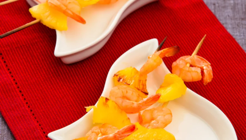 Brochettes crevettes et ananas