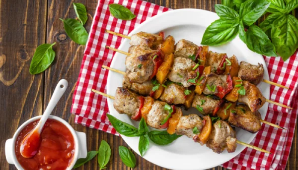 Brochettes de porc aux abricots