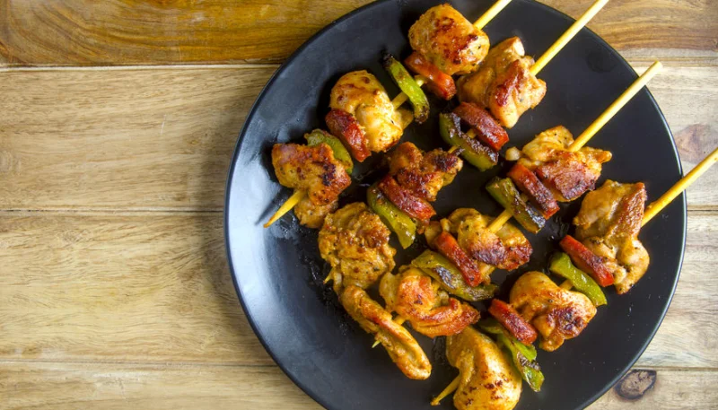 Brochettes de poulet au chorizo et poivrons
