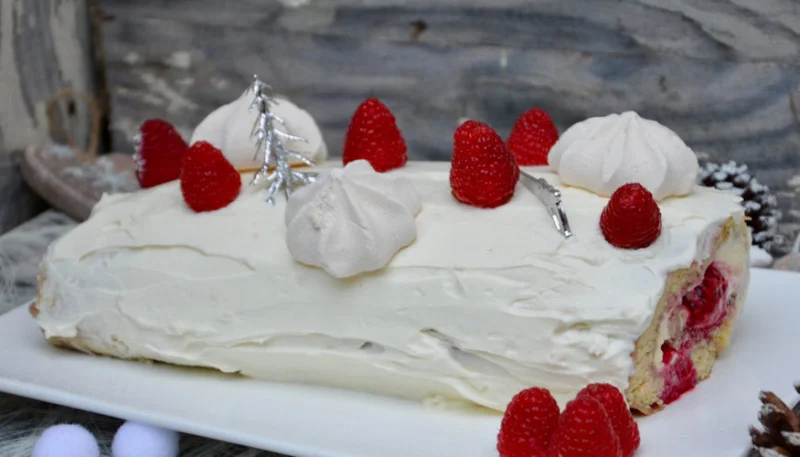 Bûche au chocolat blanc et framboises