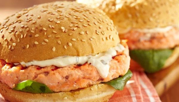Burger au saumon et fromage frais