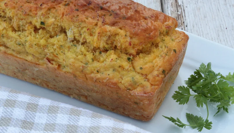Cake au chèvre et aux lardons