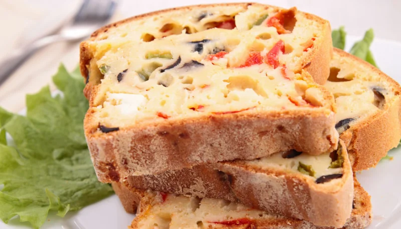 Cake aux légumes d'été et feta