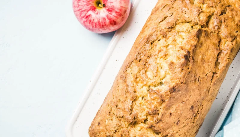 Cake aux pommes, noix et cannelle