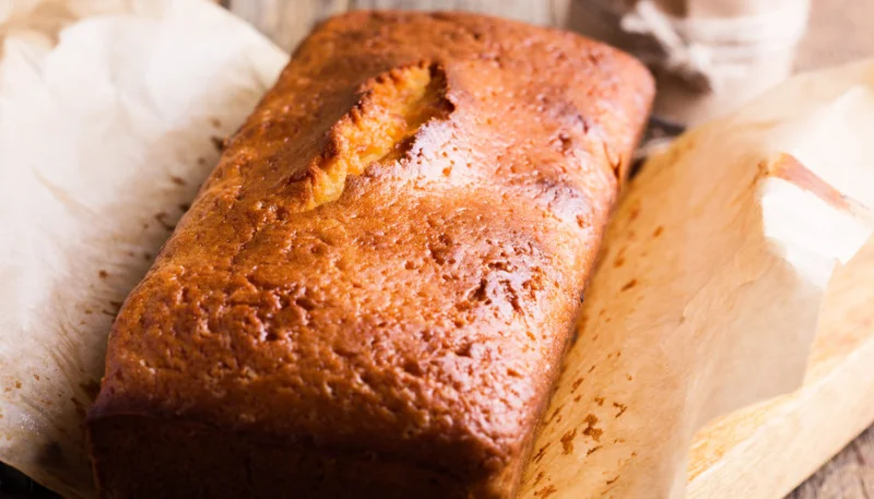Cake aux tomates séchées, feta et basilic