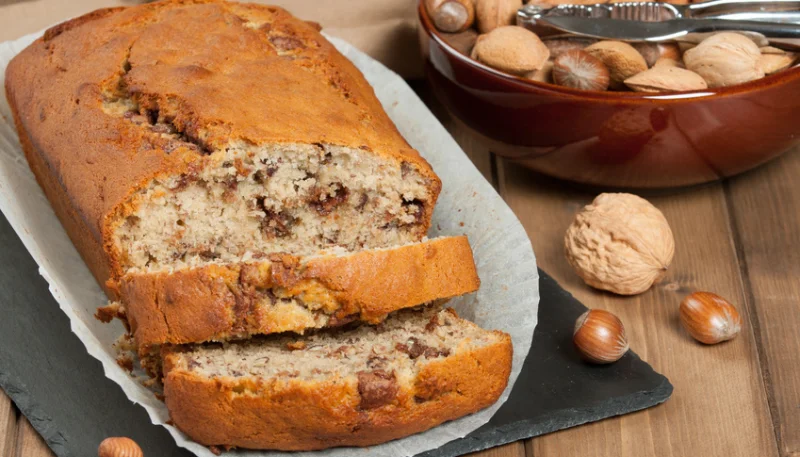 Cake noix, noisettes et chocolat