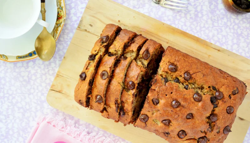 Cake au yaourt, noisettes et pépites de chocolat