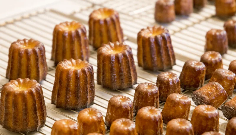 Cannelés aux fines herbes et piment d'Espelette