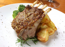 Carré d'agneau à la moutarde