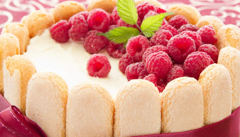 Charlotte aux framboises et au fromage blanc