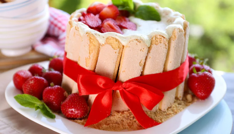 Charlotte crémeuse aux fruits rouges