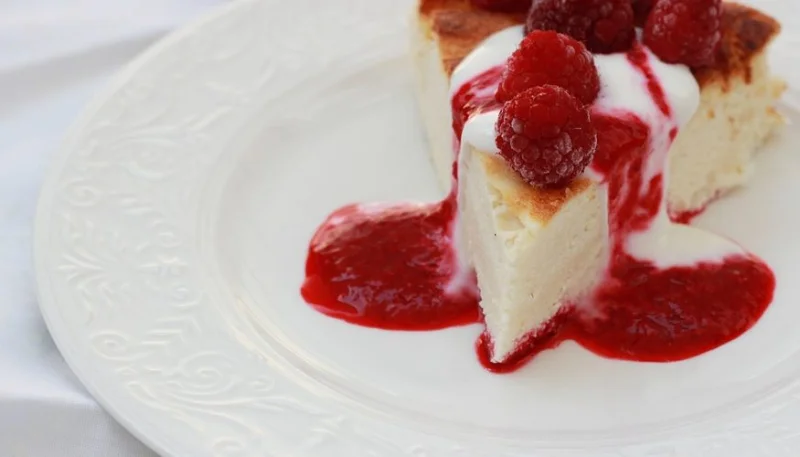 Cheesecake au chocolat blanc et à la framboise