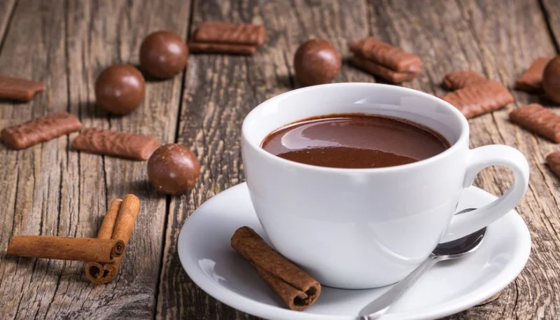 Chocolat chaud à la cannelle