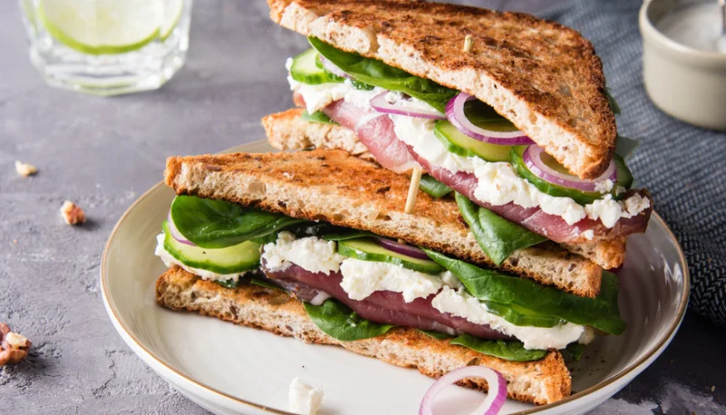 Club sandwich au jambon de Parme et chèvre frais