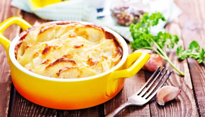 Cocottes de pommes de terre au fromage à raclette