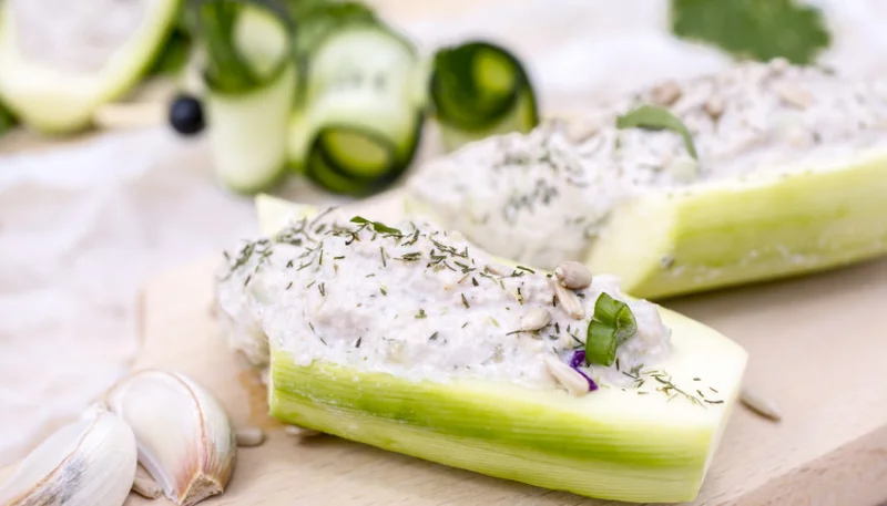 Concombre farci au crabe et à la ricotta