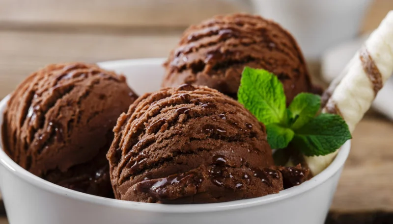 Coupes glacées au chocolat et café