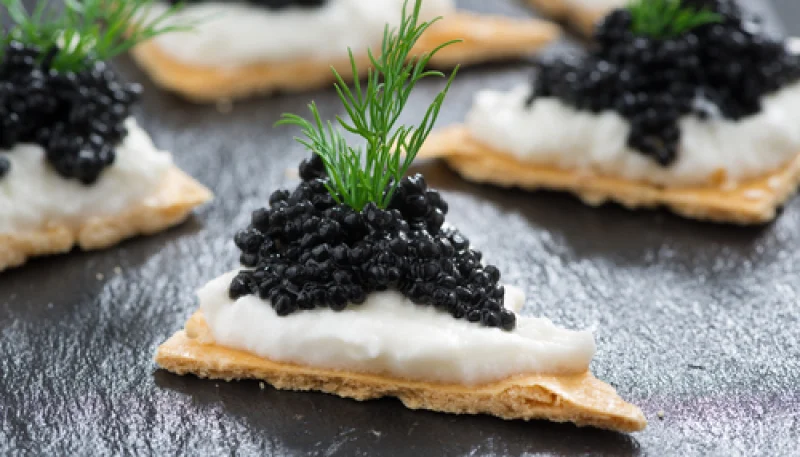 Crème de chou-fleur au faux caviar