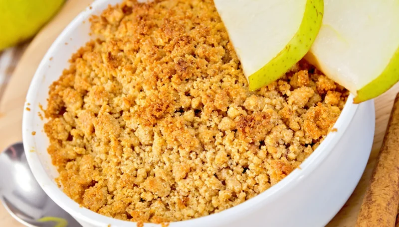 Crumble aux poires, pommes et cannelle