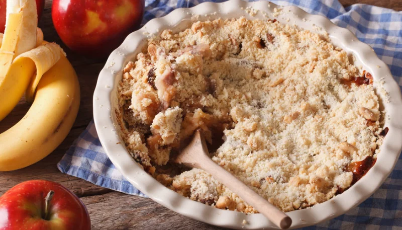 Crumble aux pommes, poires et bananes