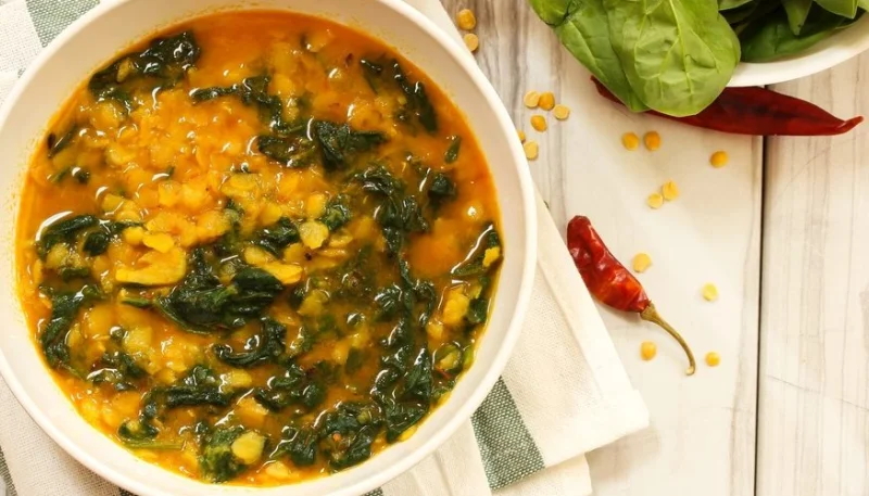 Curry de lentilles corail et épinards