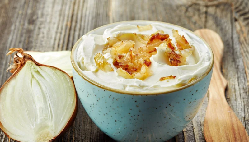 Dip au bleu et aux oignons caramélisés