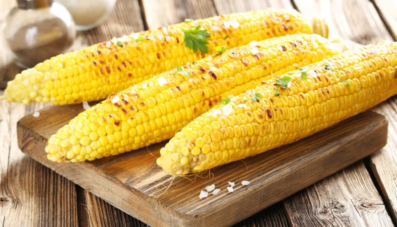 Épis de maïs grillés au four