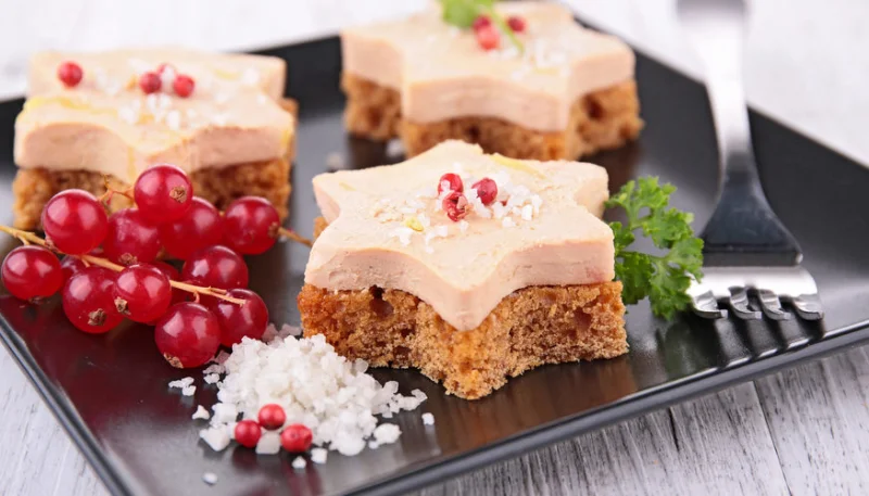 Étoiles de foie gras au pain d'épices