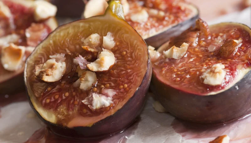 Figues rôties au miel et noisettes