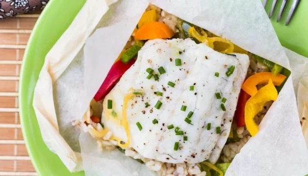 Filet de cabillaud aux petits légumes en papillote