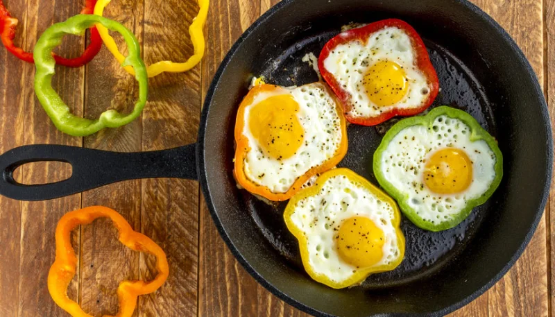 Fleurs d'oeufs aux poivrons