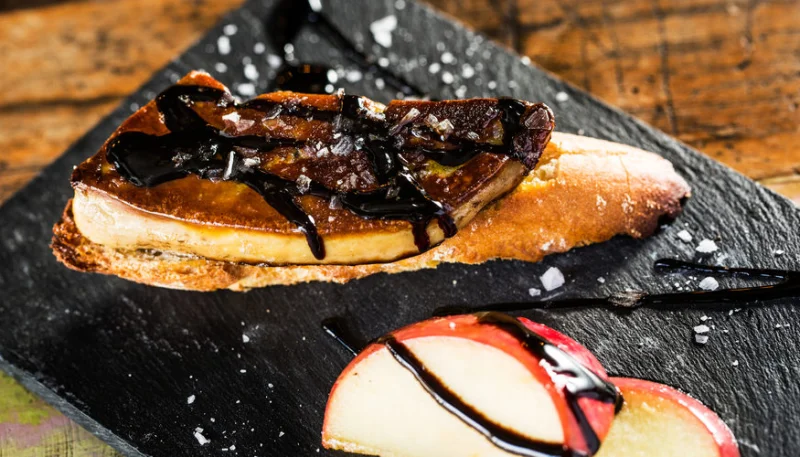 Foie gras poêlé aux pommes