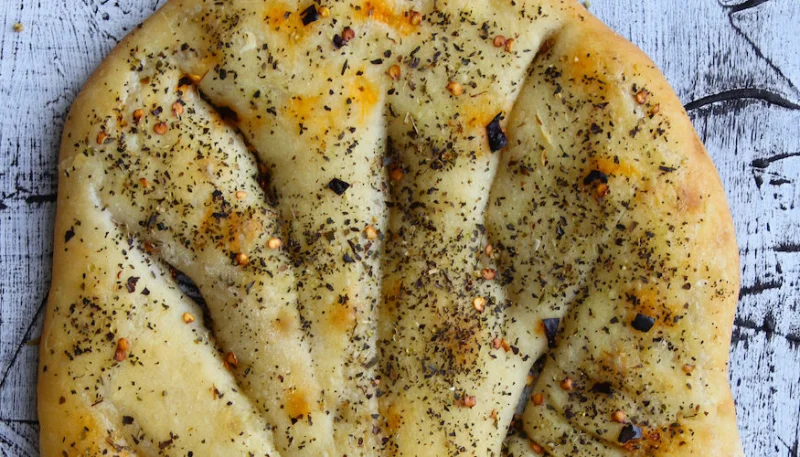 Fougasse à l'ail et aux herbes de Provence