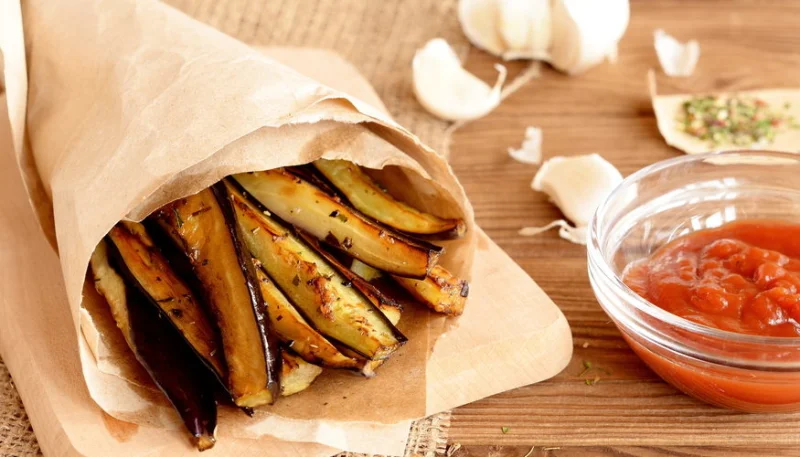 Frites d'aubergine au four