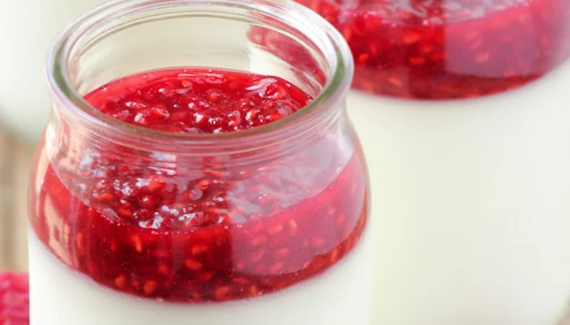 Fromage blanc au coulis de fruits rouges