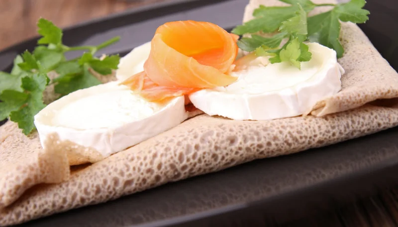 Galettes de sarrasin au chèvre et saumon fumé