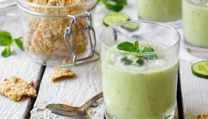 Gaspacho de concombre et d'avocat