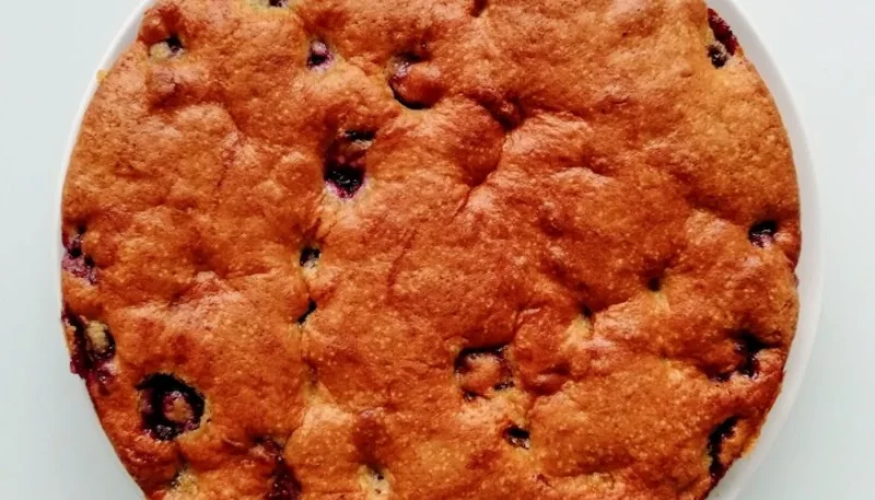 Gâteau aux cerises et amandes